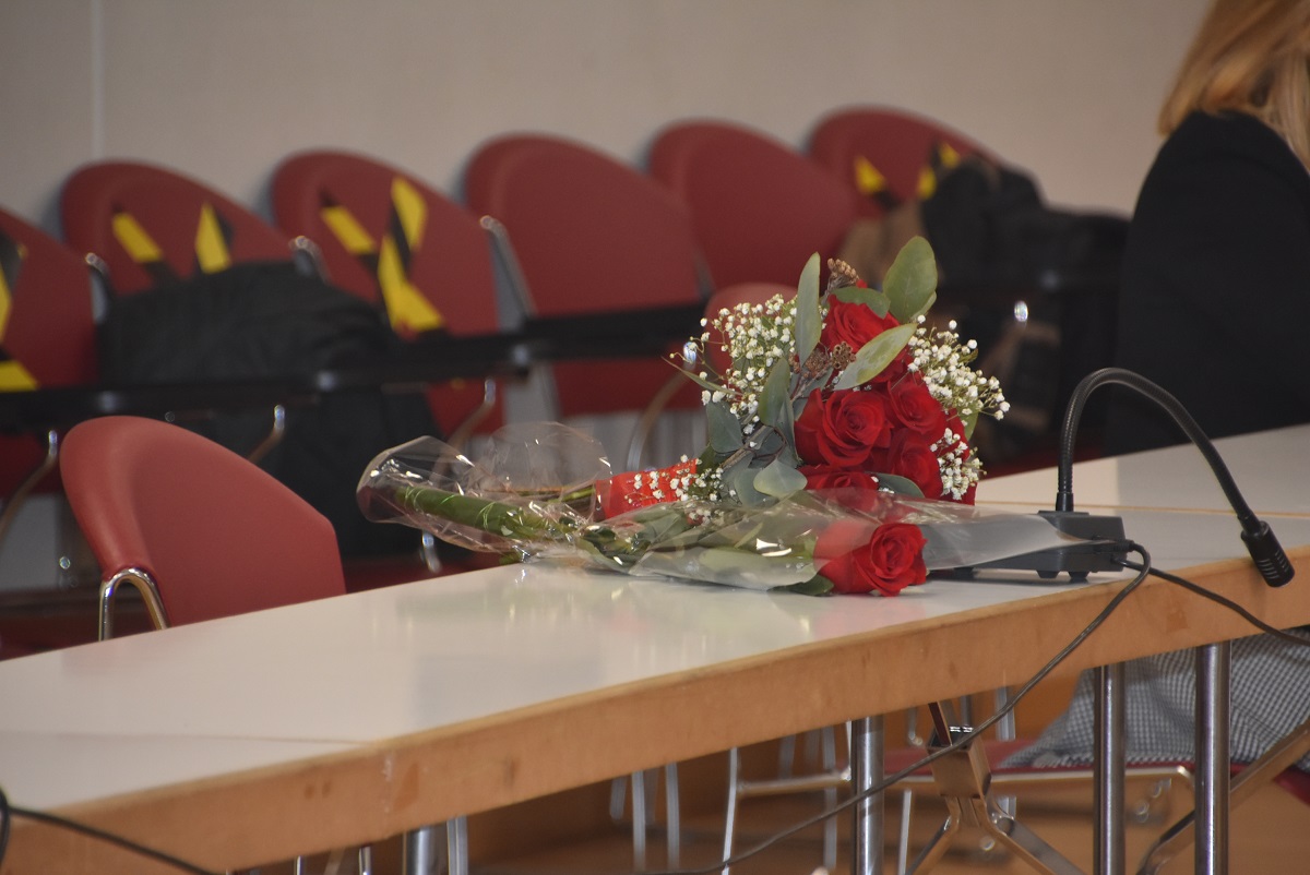 Ramo de rosas en recuerdo de Mara Jos Cristbal Ayuntamiento de Barbastro