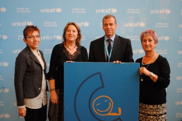 Representantes del Ayuntamiento de Barbastro en el acto de UNICEF.