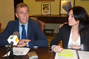 Cosculluela y Lasierra durante la presentación de las propuestas.