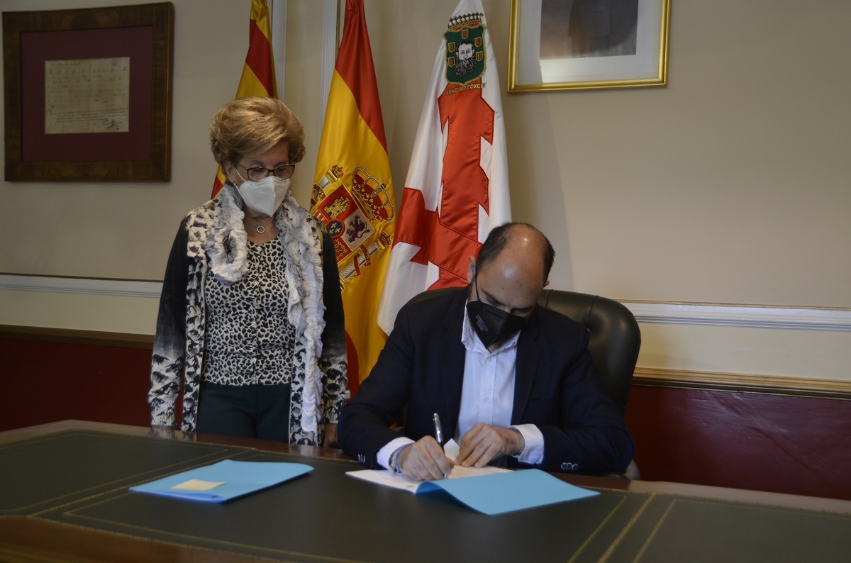 Firma convenio cesin Ayuntamiento de Barbastro web