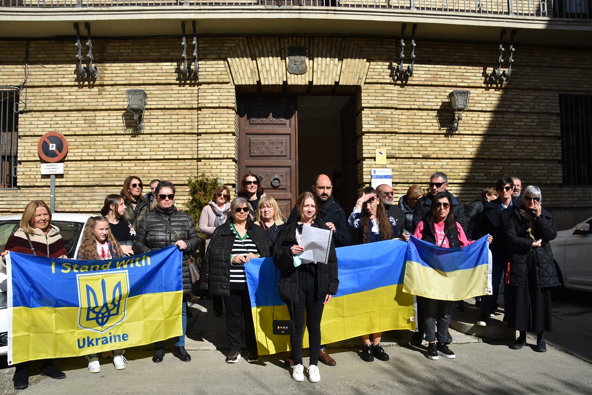 Concentracin por Ucrania otra Ayuntamiento de Barbastro