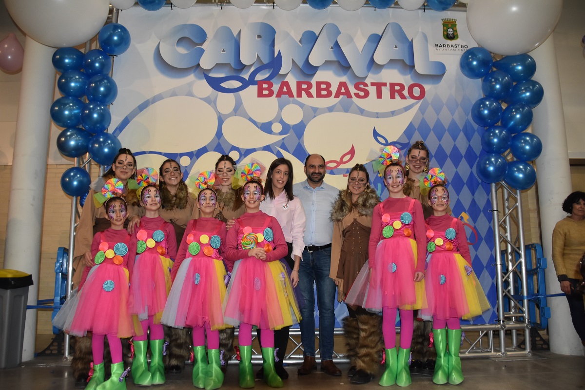 reflujo Enmarañarse Islas del pacifico Los niños de Barbastro disfrutan de la animada fiesta de disfraces del  Carnaval Infantil 2023
