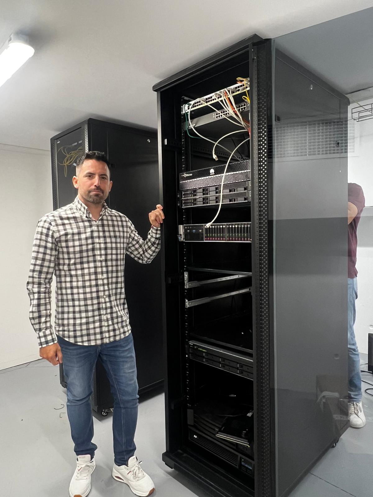 El Ayuntamiento de Barbastro culmina la renovación de sus servidores para mejorar la rapidez, la seguridad y la eficiencia de los servicios municipales El Ayuntamiento de Barbastro culmina la renovación de sus servidores para mejorar la rapidez, la seguridad y la eficiencia de los servicios municipales