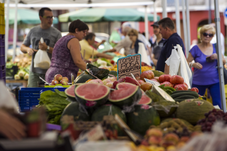 Mercado de frutas y verduras