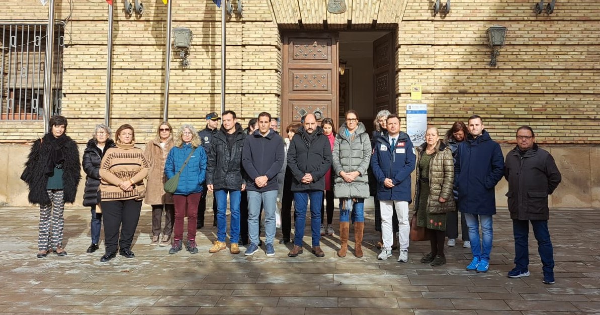 Minuto de silencio en Barbastro en memoria de los fallecidos en el accidente ferroviario de Adamuz (Córdoba) Minuto de silencio en Barbastro en memoria de los fallecidos en el accidente ferroviario de Adamuz (Córdoba)